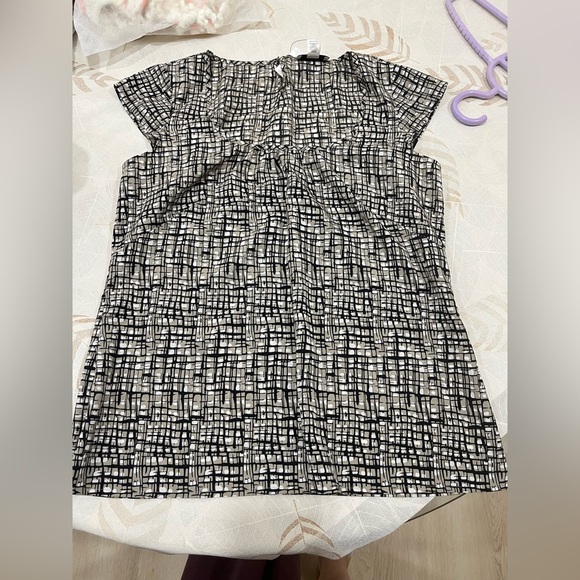 Monochrome Grid Pattern Blouse - Picture 7 of 7